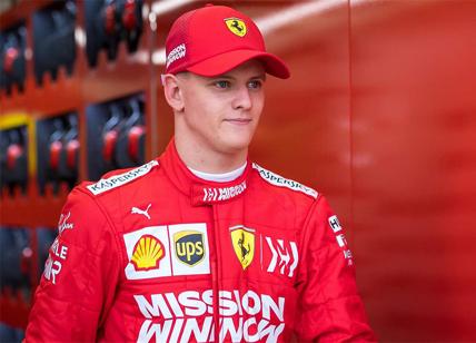 Ferrari: Mick Schumacher brilla, sesto sotto gli occhi di mamma Corinna