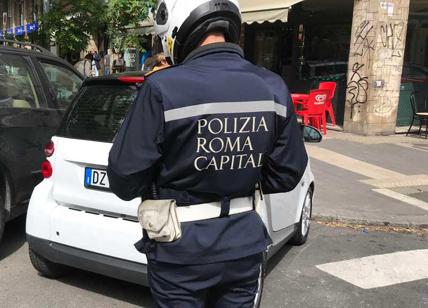 Auto sulle strisce pedonali e posti disabili: ad aprile 10 mila multe a Roma