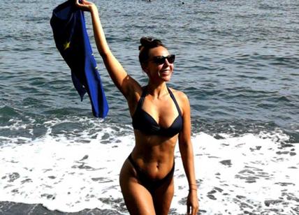 Europee, Olimpia Troili sexy candidata Pd: "Foto in bikini? Nulla di male"