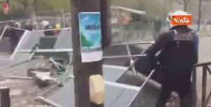 parigi smantella barricate