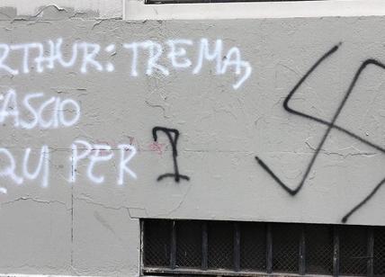 Scritte omofobe e naziste su muri licei a Milano, 3 indagati