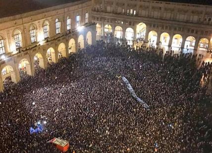 Salvini a Bologna, piazza anti-Lega gremita. Tensione al corteo centri sociali