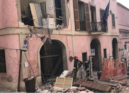 Rocca di Papa, esplosione nel palazzo del Comune: 16 feriti. Grave il sindaco