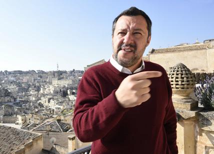Arsenale sequestrato, Salvini: "Nazisti volevano colpirmi". Digos lo corregge