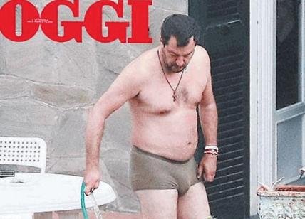 Matteo Salvini giardiniere in mutande. Poi arriva Francesca Verdini e... FOTO