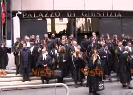 Prescrizione, avvocati in corteo a Genova contro la riforma Bonafede. Video
