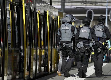 Utrecht, spari alla cieca sul tram. Tre morti, killer in manette