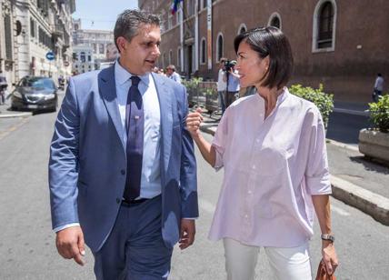Tajani: “Forza Italia è mia”. Ciao Toti e Carfagna, “io mi faccio i congressi”