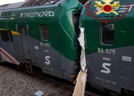 Scontro treni Invernigo, 50 contusi: convoglio passa con il rosso