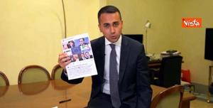 Di Maio mostra in diretta il post di Salvini che lo ritrae insieme a Merkel e Macron “E' grave!”