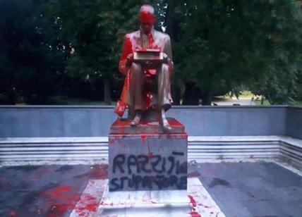 La statua di Montanelli imbrattata: "Razzista e stupratore"