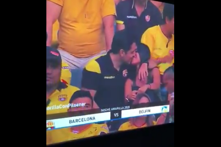 Tradimento in diretta: bacia l’amante durante la partita di Del Piero. VIDEO