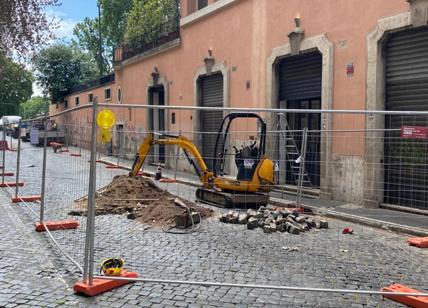 Roma, fase 2: cantiere folle in via Giulia. Il ristorante Giulia in prigione