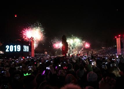 Capodanno Roma, ordinanza last minute: Raggi vieta botti e fuochi d'artificio