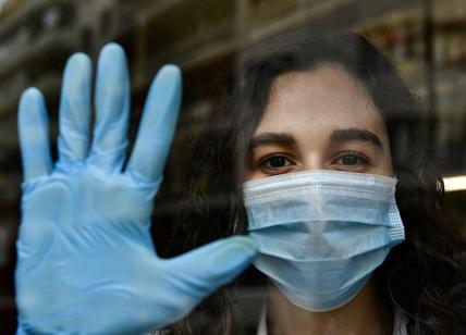 Roma, mascherine obbligatorie all'aperto e vaccini anche per gli under 60