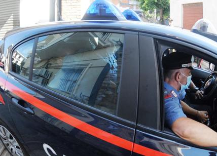 Incendio a Brugherio, carabinieri salvano anziana scalando il balcone