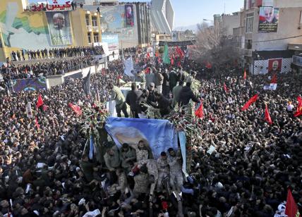 Iran, Usa e Pentagono 'terroristi'. Funerali Soleimani, 35 morti nella calca