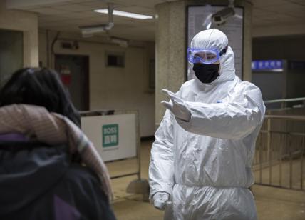 Virus Cina, primo morto a Pechino. Oms: "Emergenza globale elevata"