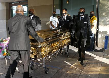 Houston, l'ultimo saluto a George Floyd: poi funerali privati e sepoltura
