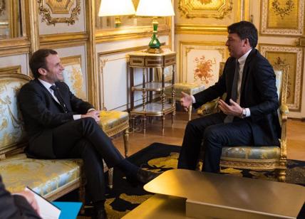 Renzi flirta ancora con Macron: "Unico vero leader politico in Europa"