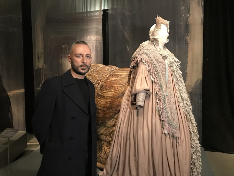 Pinocchio nei costumi di Massimo Cantini Parrini. Una mostra a Prato - Affaritaliani.it