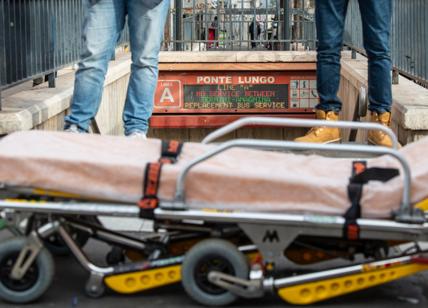 Ragazza si getta sui binari: travolta e uccisa dalla Metro a Ponte Lungo
