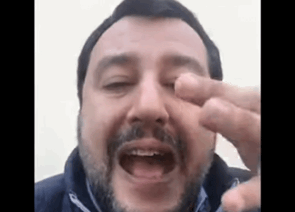 Salvini: "...porto sicuro a Madrid". Ma non è sul mare. Il video della gaffe