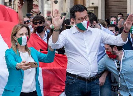 Salvini e Meloni in piazza a Roma, insorge l'M5S: “Destra tutta in quarantena”