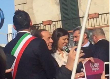 Calabria, Berlusconi presenta Santelli: "In 26 anni non me l'ha mai data"