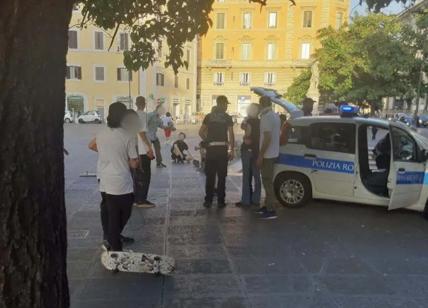 Follia a Roma, dopo monopattini è skateboard mania. Vigili a caccia di skater