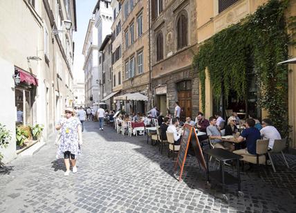 Coronavirus, ristoranti e bar: a Roma via all'invasione di tavolini e dehors