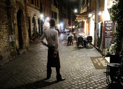 Roma, la vigilia del lockdown notturno