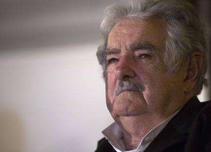 Mujica, l’ex presidente povero, lascia la politica: ‘Mi resta poco da vivere’