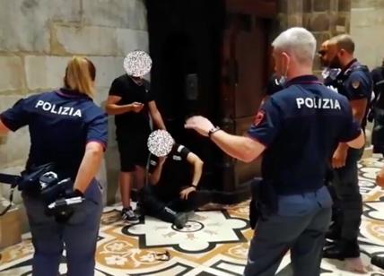 Milano, prende in ostaggio un vigilante nel Duomo: arrestato egiziano. Video