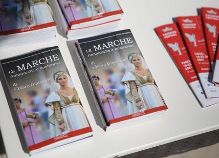 Chiara Giacobelli presenta il nuovo libro: Le Marche romantiche e misteriose