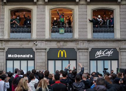 Ghali al McDonald's di Piazza Duomo: secret concert per il nuovo Big Mac