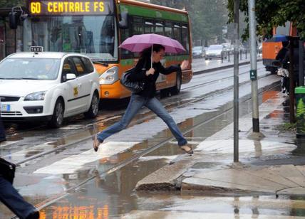 A Milano è allerta meteo, la pioggia rovina il ponte del 25 aprile