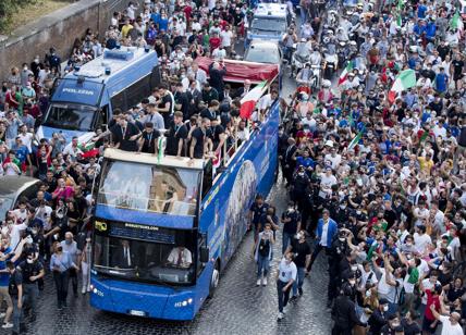 Roma: boom di contagi Covid dopo la parata della nazionale sul pullman