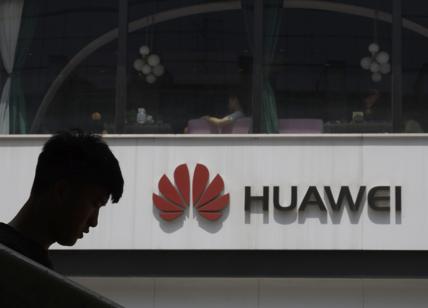 Huawei produrrà anche auto elettriche. Smartphone giù dopo le sanzioni Usa