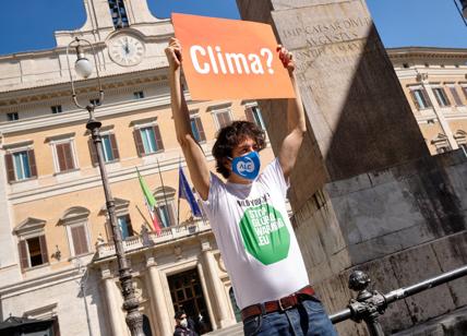 Flash mob di 'Politici per caso' a Montecitorio