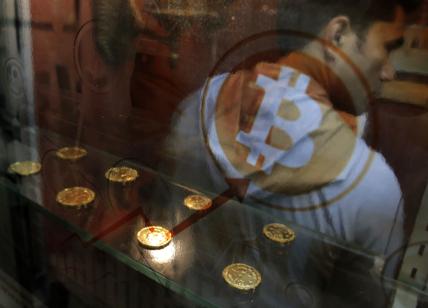 Bitcoin, la Cina blocca le criptovalute.La moneta digitale brucia 500 miliardi