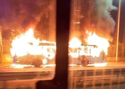 Bus Atac va a fuoco mentre rientra al deposito, nessun passegero a bordo