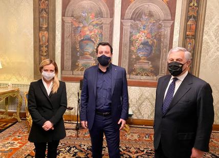 Il Cdx: "Maggioranza inconsistente". Salvini, Meloni e Tajani al Quirinale