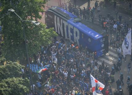 Inter, festa scudetto dei tifosi: delirio a San Siro. Poi 5-1 alla Sampdoria