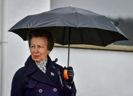 La principessa Anna scarica il fratello re Carlo: "No alla monarchia snellita"