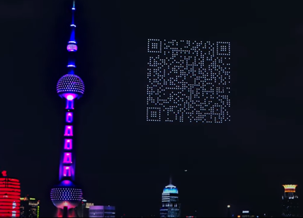 Shanghai, 1500 droni formano un QR code gigante nel cielo: FOTO e VIDEO