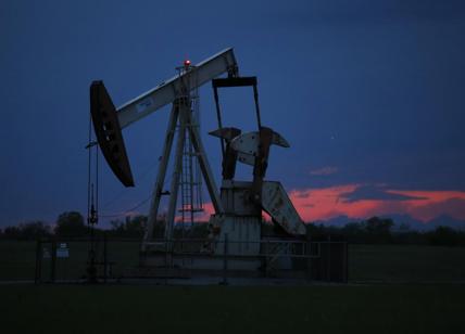 Petrolio, prezzi in rialzo oltre muro 83$: pesano crisi in Kazakistan e Libia