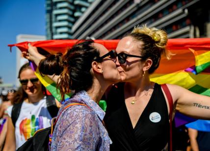 Gay Pride, la Regione Lazio revoca il patrocinio. Scoppia la bufera