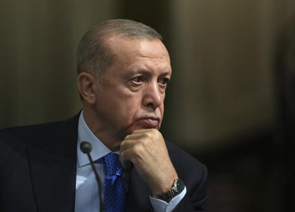 Turchia, Erdogan riappare in pubblico: mistero sulla malattia