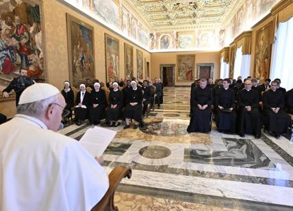 Vaticano, l'ex revisore dei conti fa causa alla Chiesa: "Soldi ai partiti"